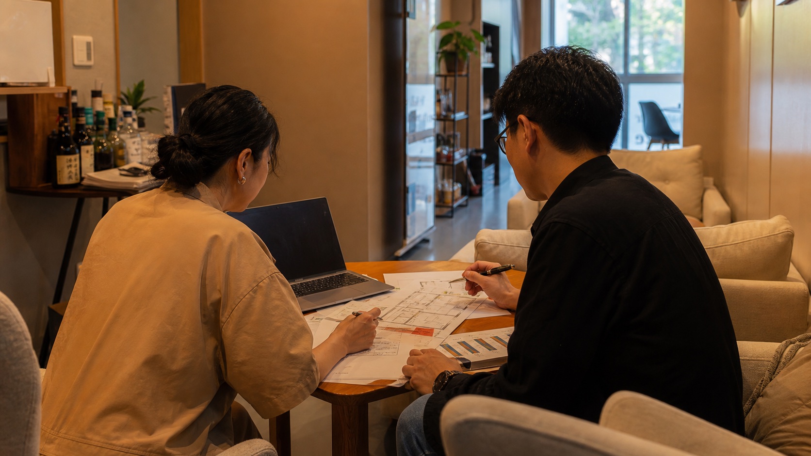 Potara Breezeの店内で店舗計画を検討する様子（生成イメージ）